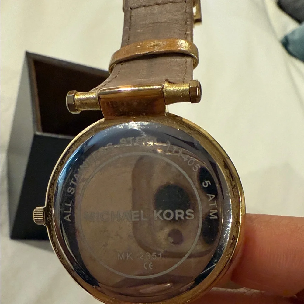 Michael Kors Women’s MK2351 Gold Tone leather MK Strap Quartz Genuine Watch